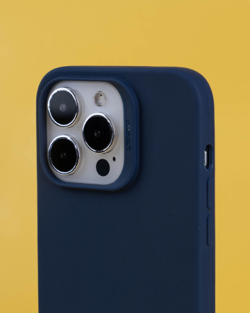 Чехол- накладка Gear4 iPhone 14 синий