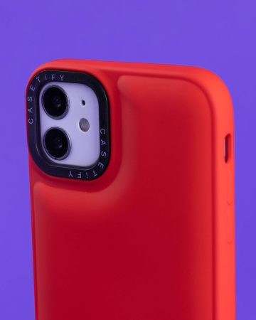 Чехол- накладка Lounge iPhone 11 красный