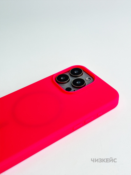 Чехол для iPhone 15 Pro в Иркутске с доставкой по России по цене 599 ₽ | Интернет-магазин Chizcase Чехол Палитра MagSafe iPhone 15 Pro ярко-розовый