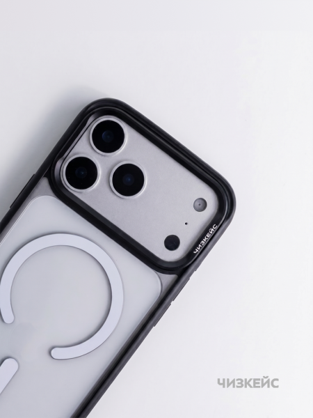 Чехол Отражение iPhone 16 черный